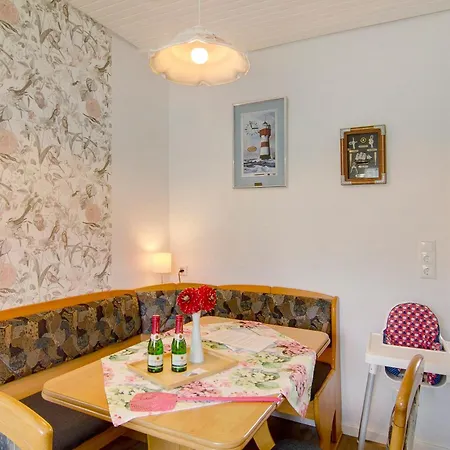 Huus Karoline Junkersrott