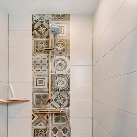 Huus Karoline * Junkersrott