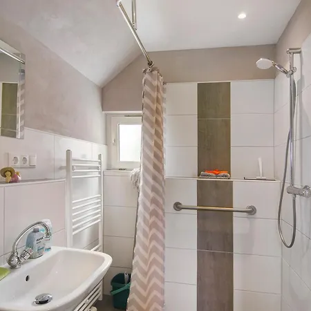 Huus Karoline Junkersrott