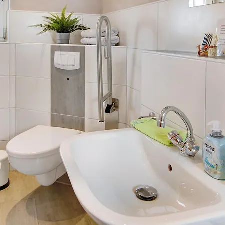 Huus Karoline * Junkersrott